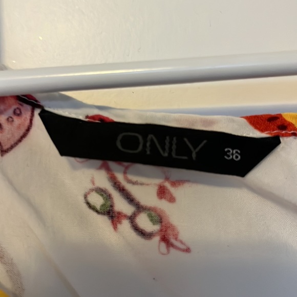 Light weight floral tank - Picture 2 of 2